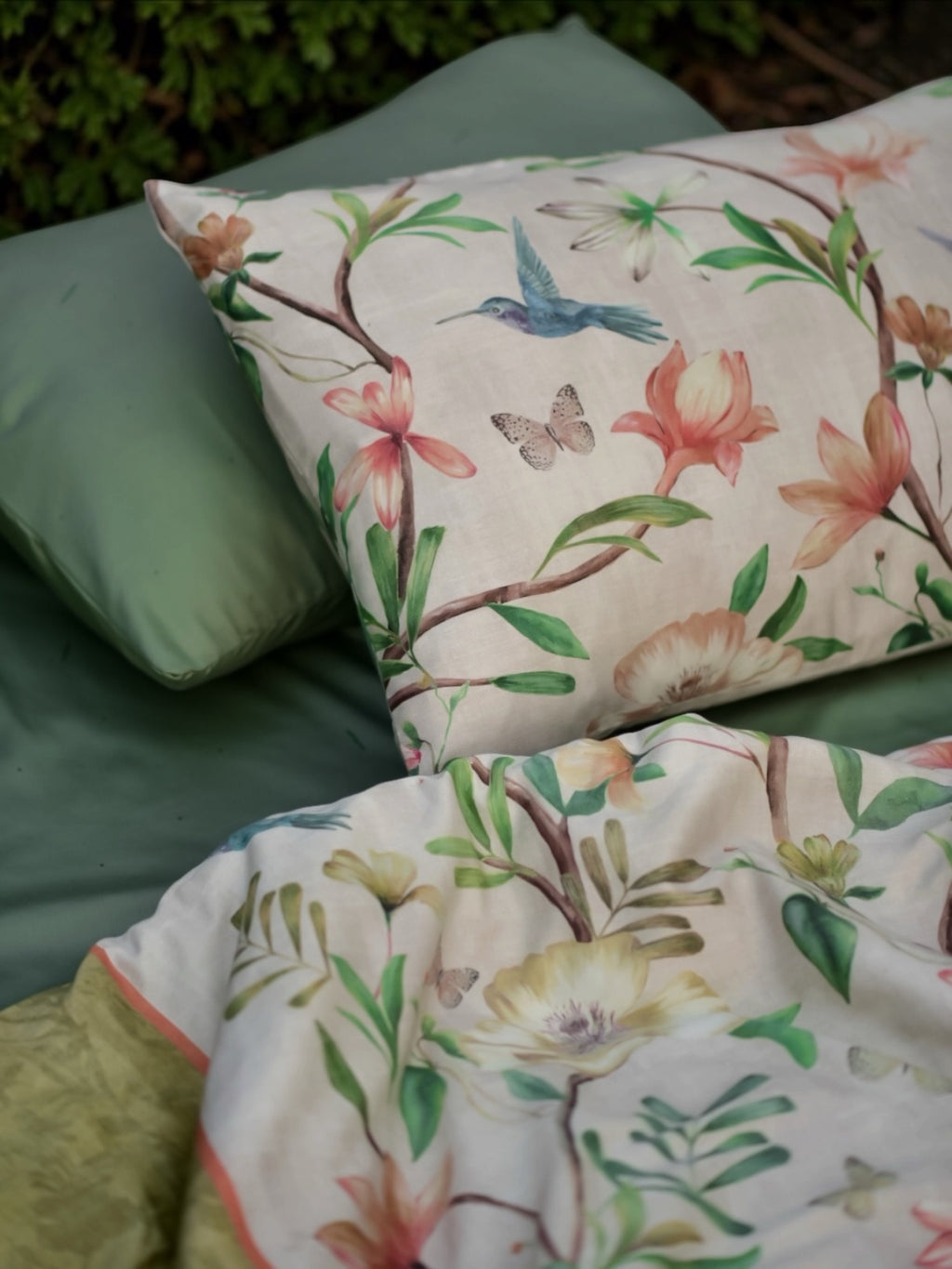 Bloom & Hummingbird - 7 piece comforter set