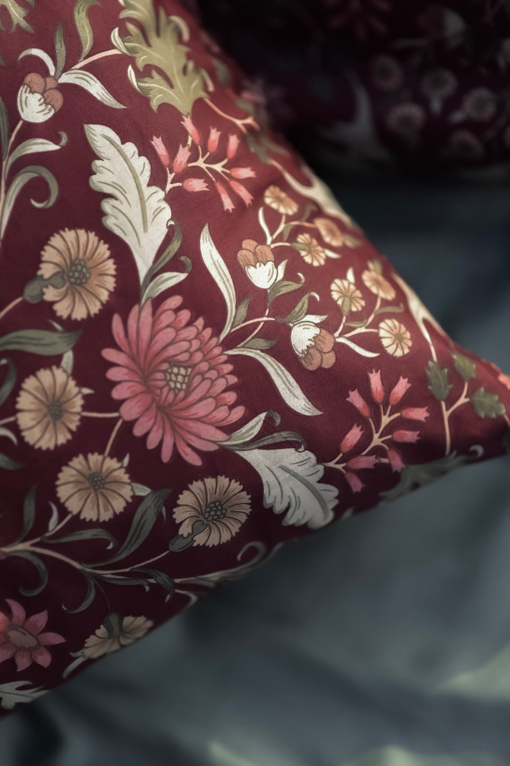 Burgundy meadow - 7 Piece Comforter Set