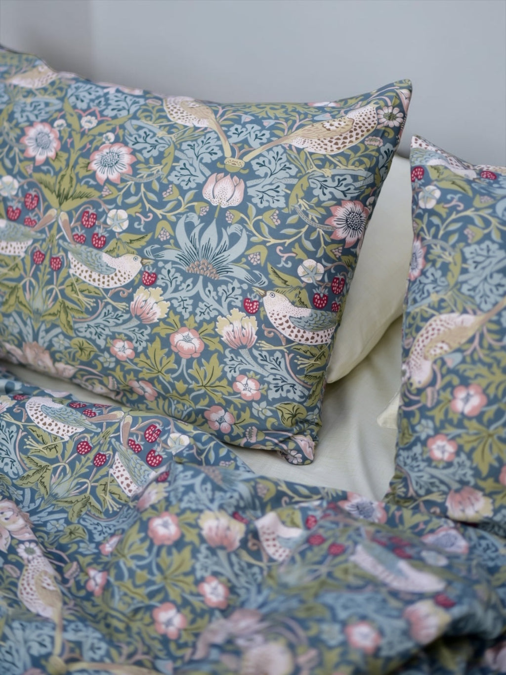 Strawberry theif - 7 piece duvet cover set