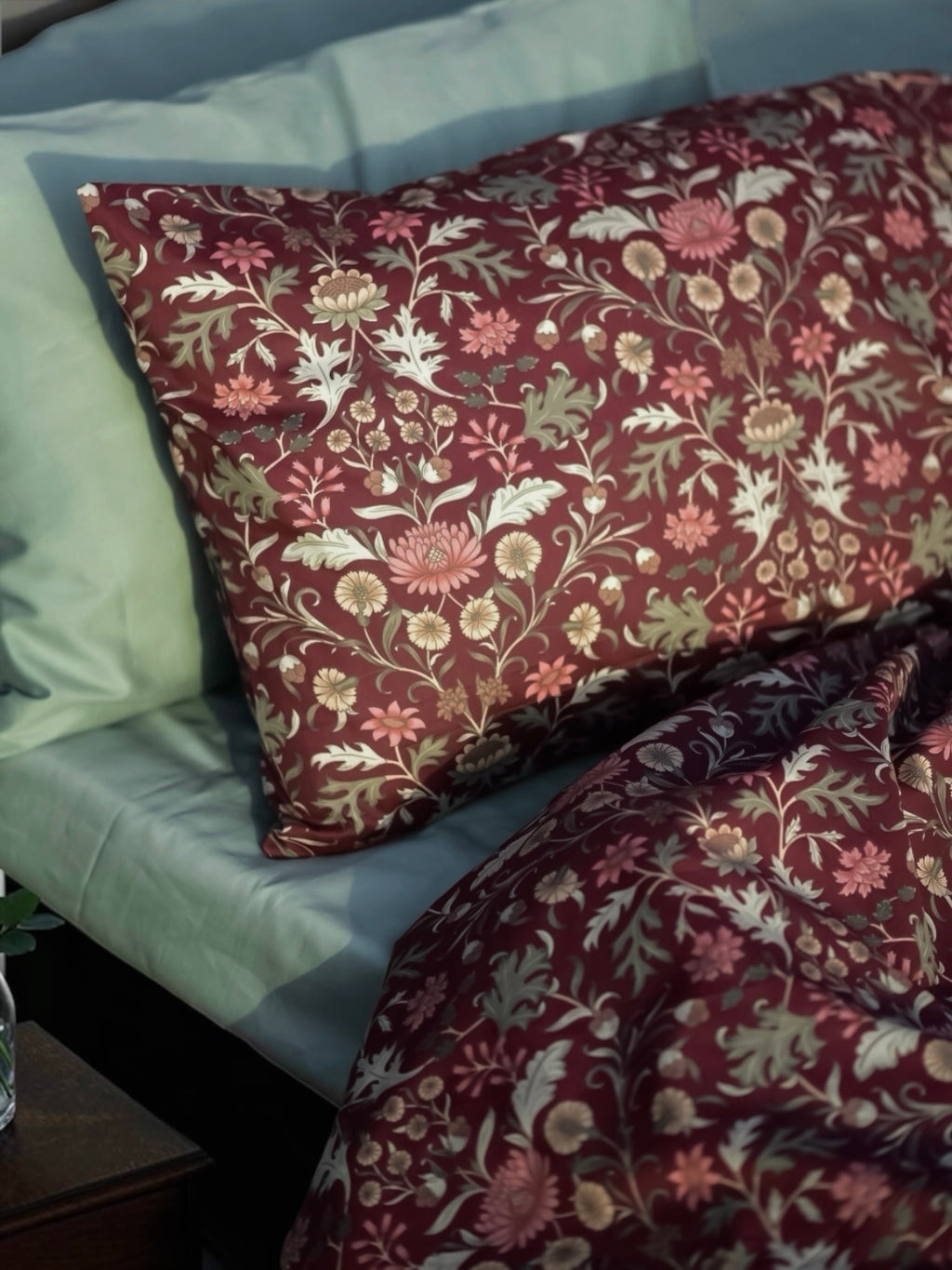 Burgundy meadow - 7 Piece Comforter Set