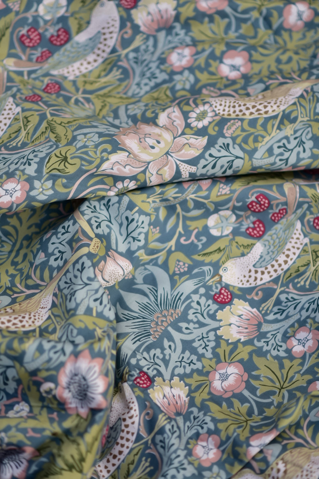 Strawberry theif - 7 piece duvet cover set